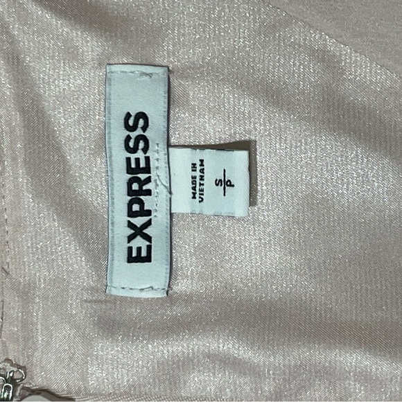 Express Soft Pink Dress Fully Lined. Soft Flowing, Just Beautiful In Person. - Picture 8 of 8